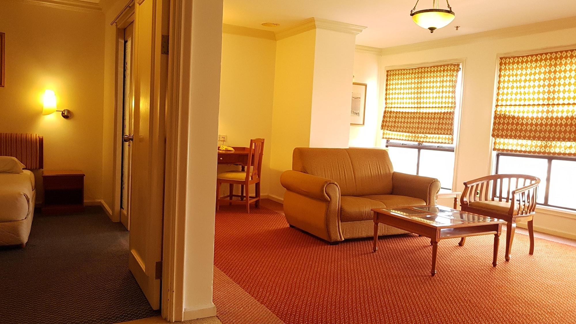 Merdeka Palace Hotel & Suites Kuching Exterior photo