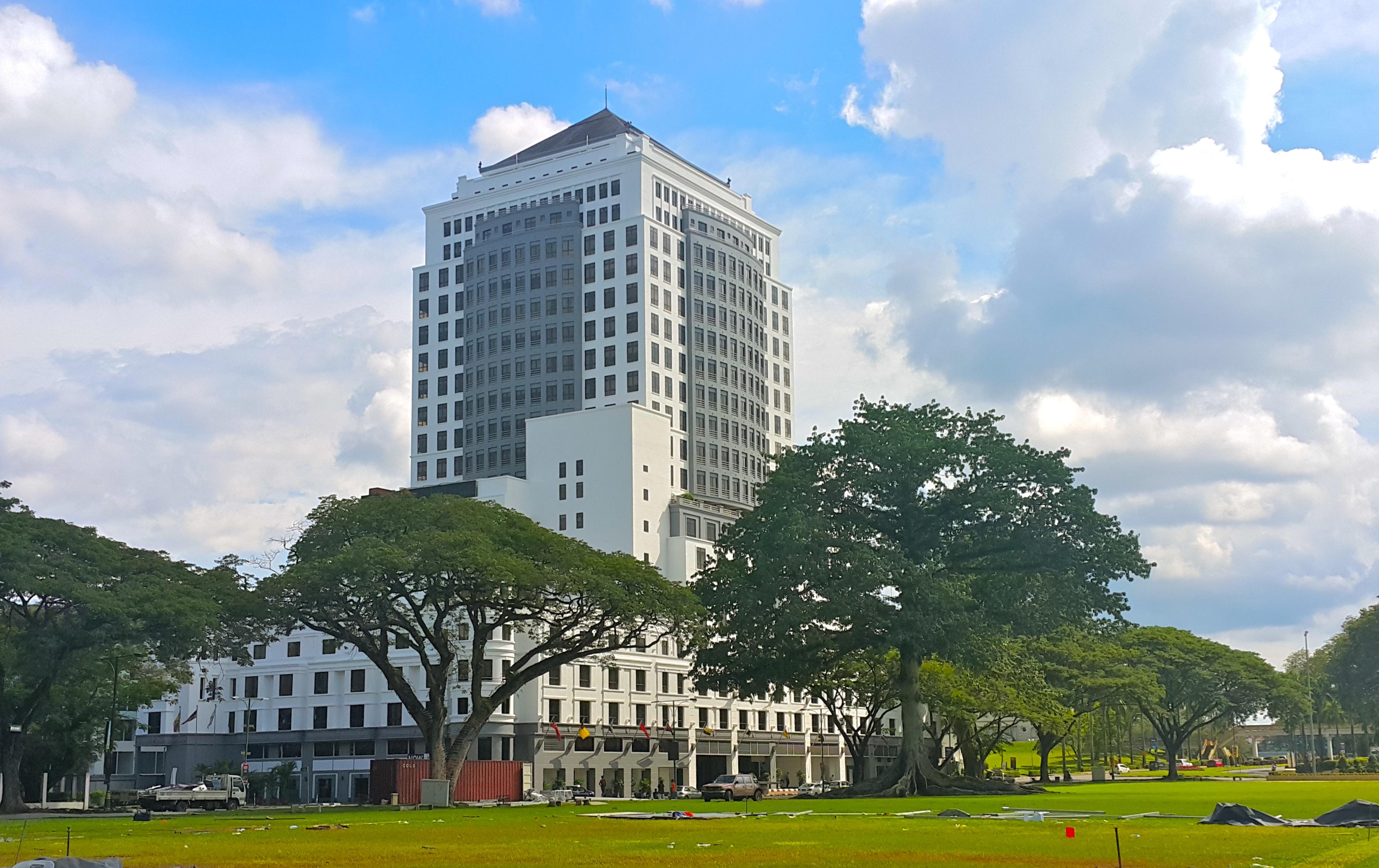 Merdeka Palace Hotel & Suites Kuching Exterior photo
