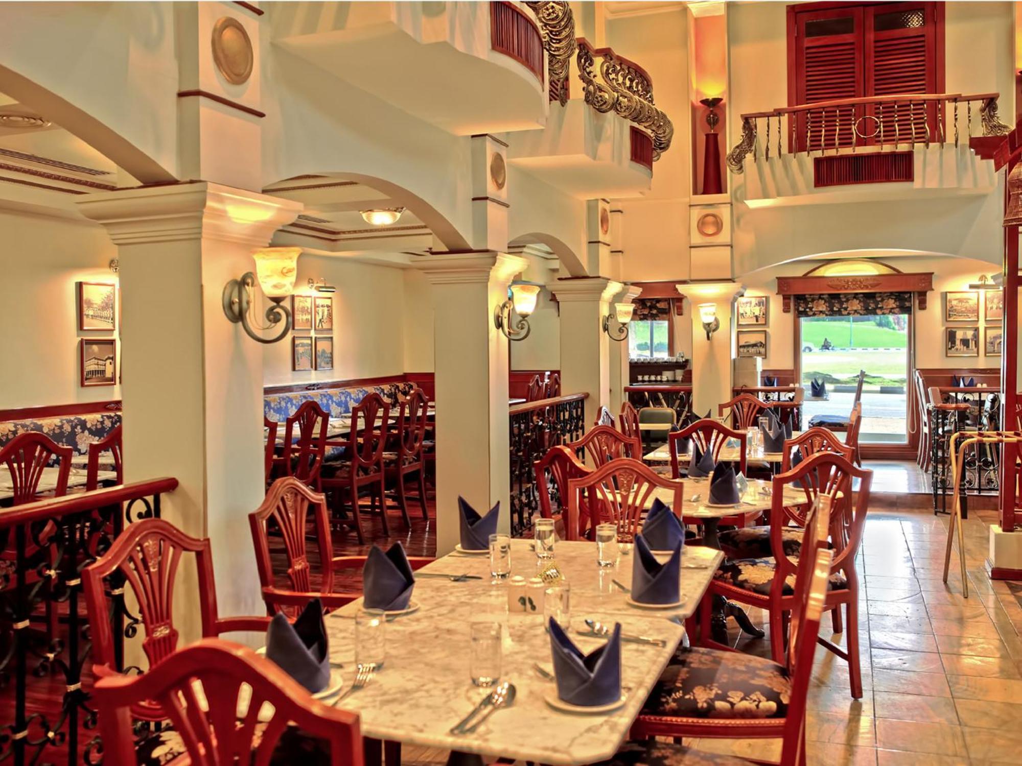 Merdeka Palace Hotel & Suites Kuching Exterior photo