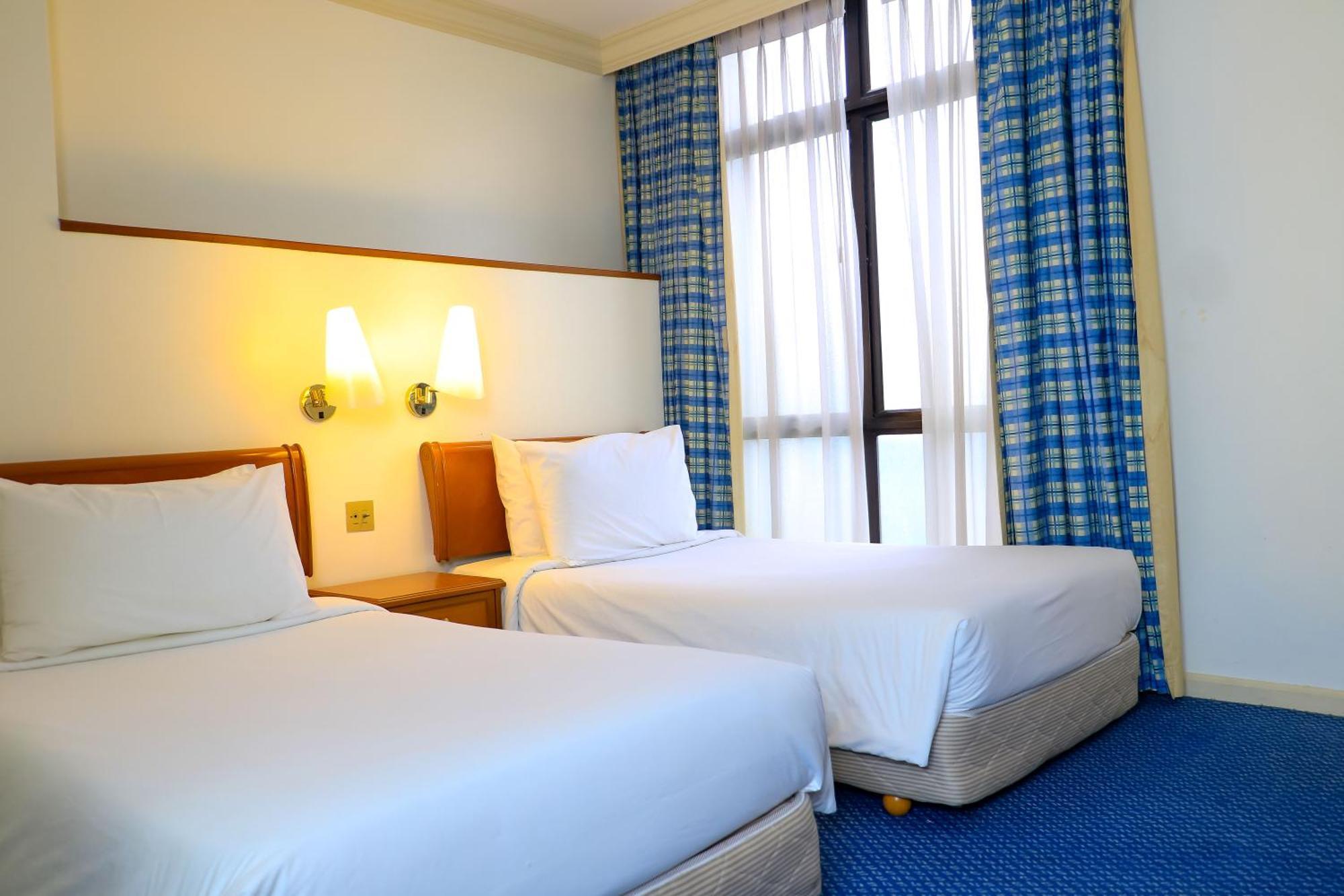 Merdeka Palace Hotel & Suites Kuching Exterior photo