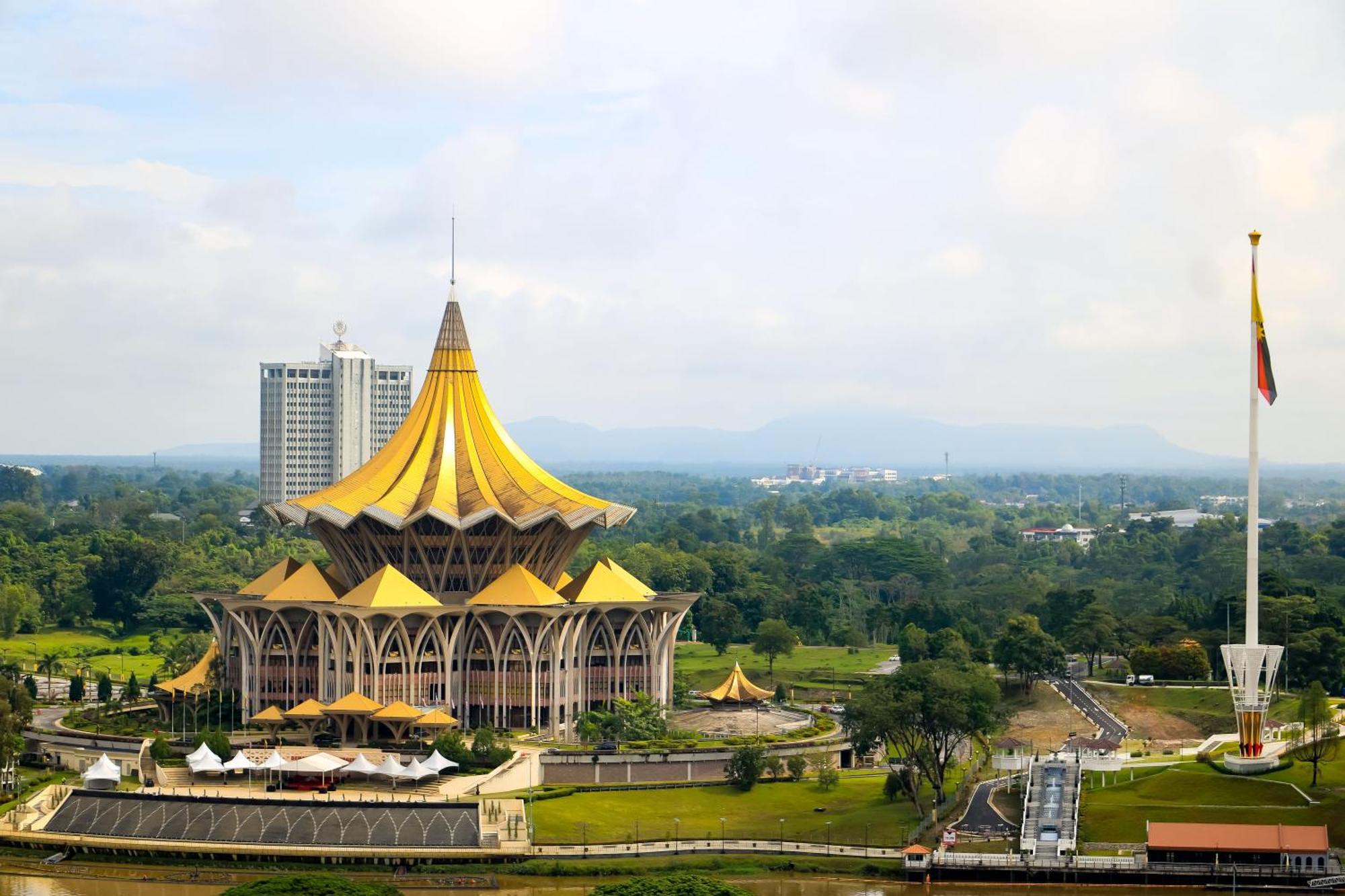 Merdeka Palace Hotel & Suites Kuching Exterior photo
