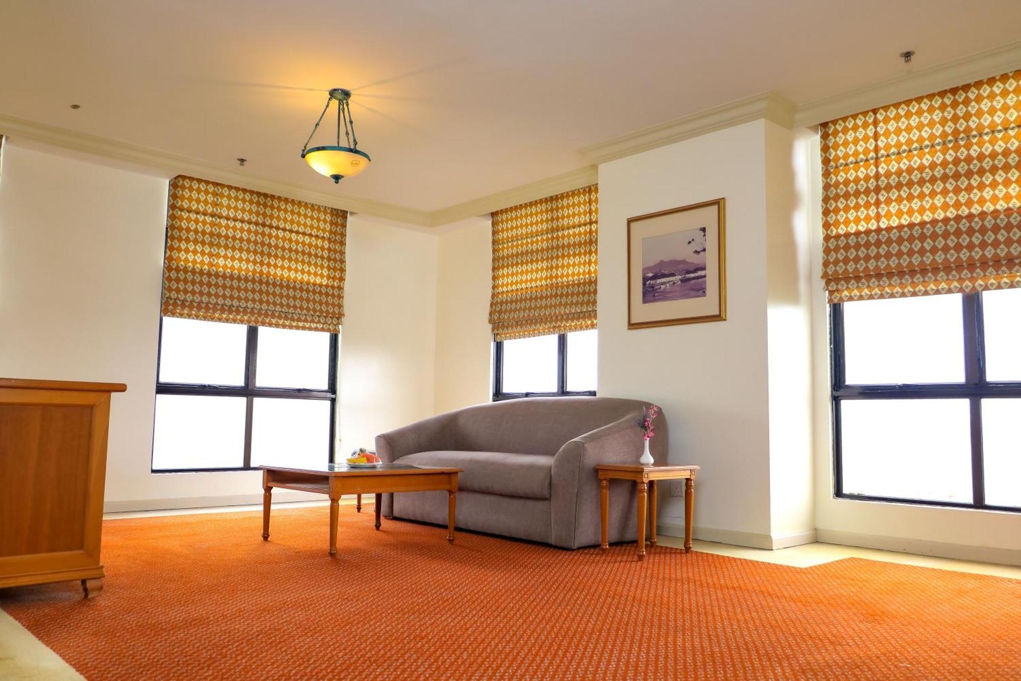 Merdeka Palace Hotel & Suites Kuching Exterior photo