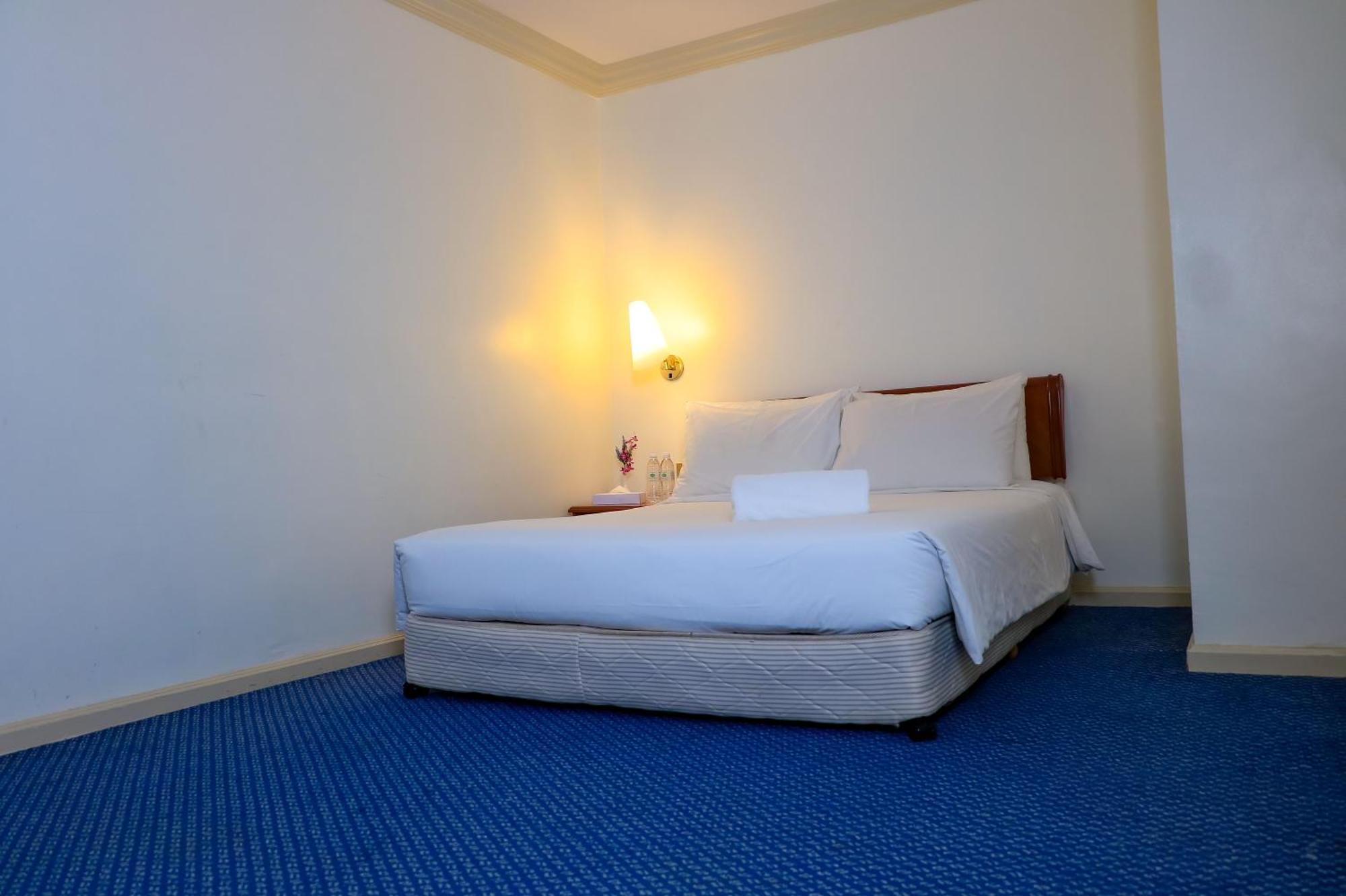 Merdeka Palace Hotel & Suites Kuching Exterior photo