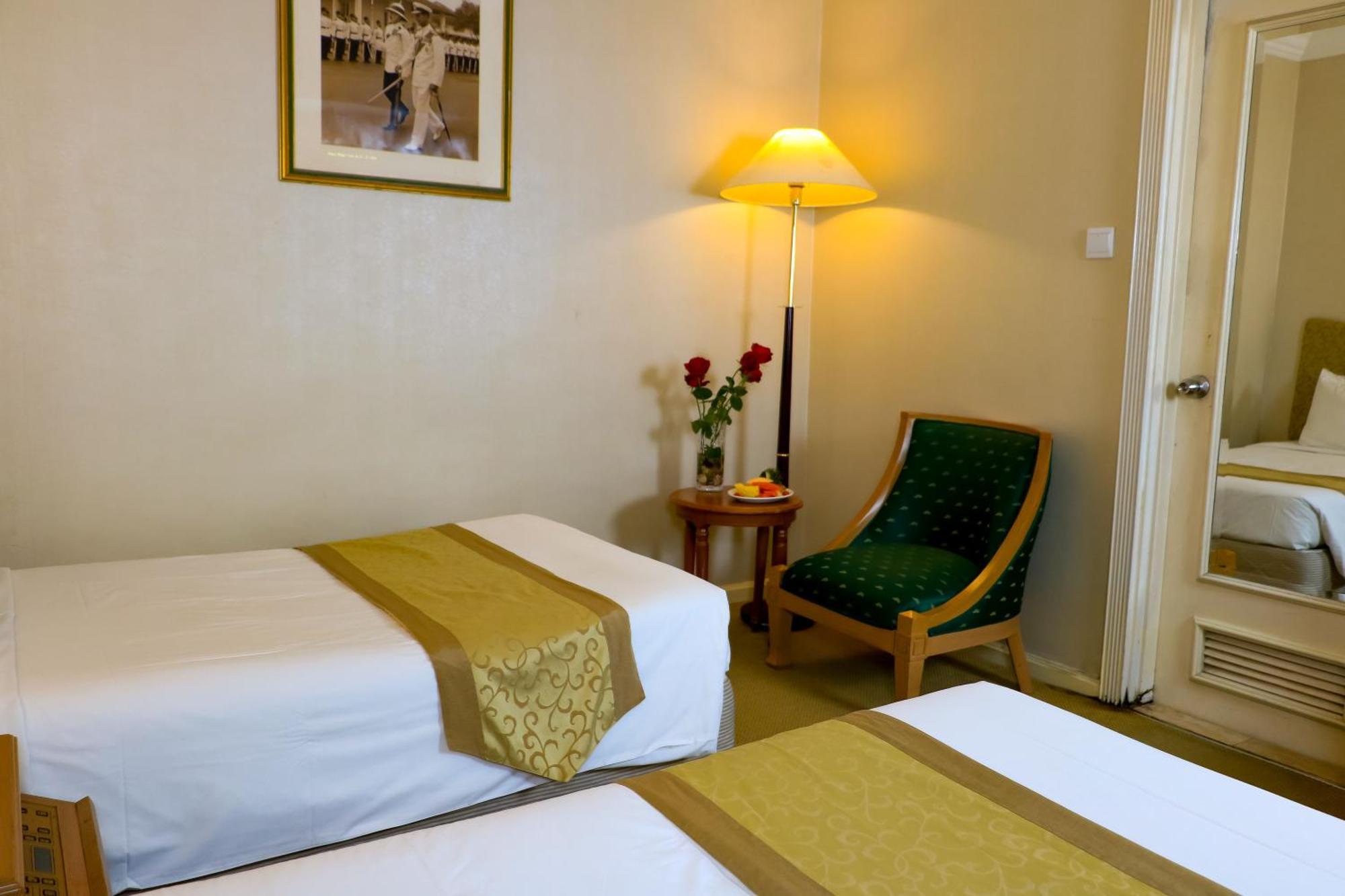 Merdeka Palace Hotel & Suites Kuching Exterior photo